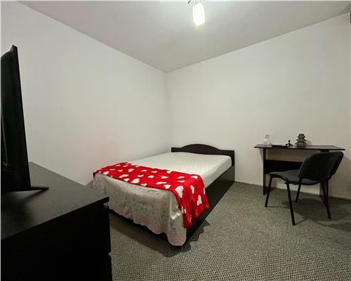 Apartament cu 3 camere de vanzare, mobilat si utilat, Podu Ros