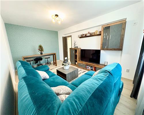 Apartament cu 3 camere, prima inchiriere, geam la baie, zona Rediu