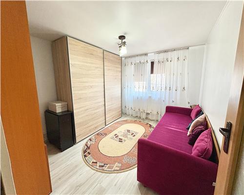Apartament cu 2 camere, semidecomandat, complet mobilat, zona Canta
